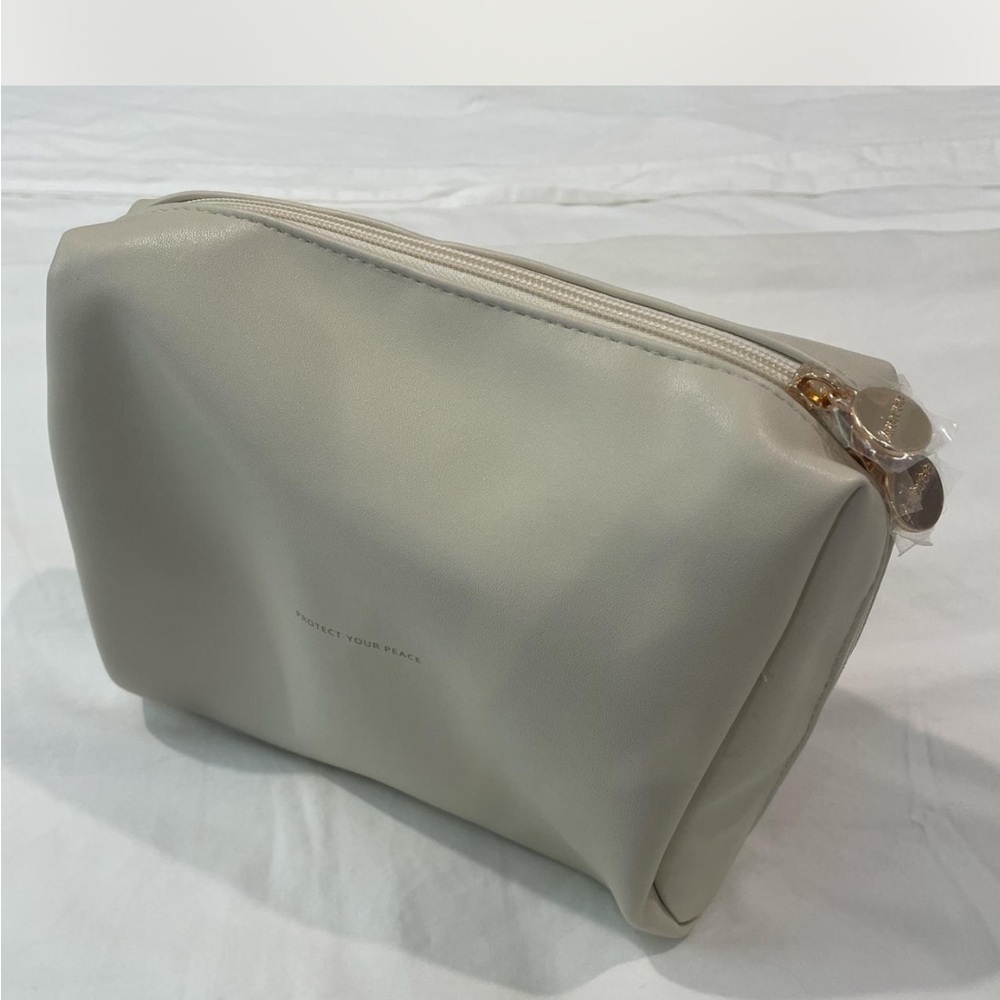 Amazon Essentials Cream Cosmetic Bag